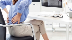 Rückenschmerzen durch Büroarbeit
